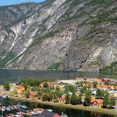 Laerdal Ferie- Og Fritidspark Лердалсёйри